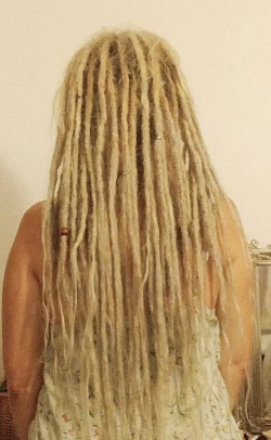 Full head dreads